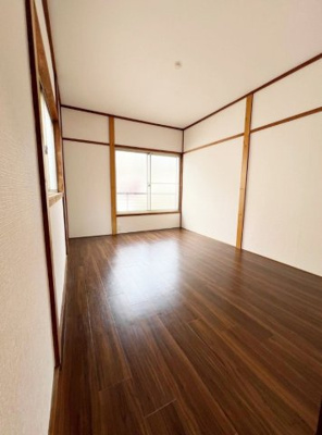 【寝室】 | 西宮市上大市３丁目　中古戸建 | ２面彩光の６帖洋室