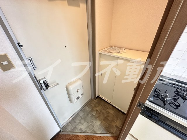 ファースト小阪の玄関|明るい玄関です