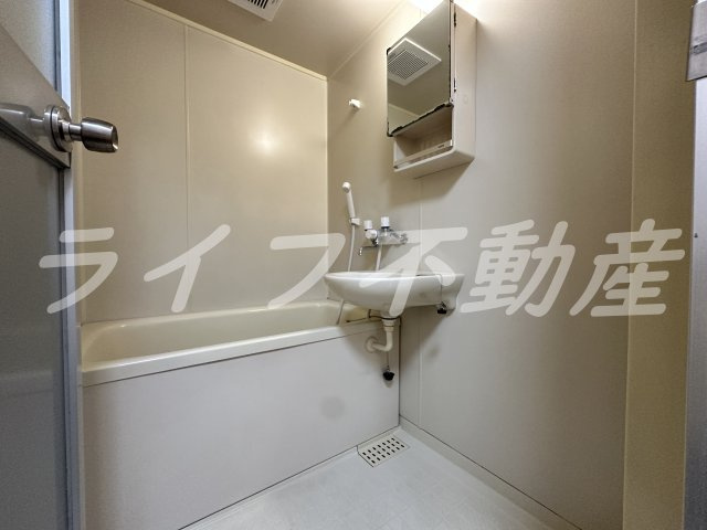 ファースト小阪の浴室|ゆったり過ごせるお風呂です