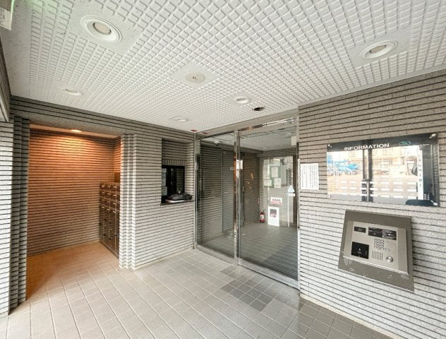 クリオ西高島平壱番館のエントランス