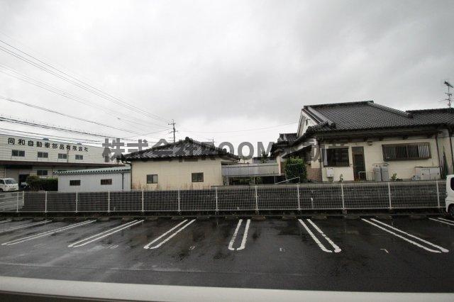グランモアTOJIKIの駐車場|駐車場があるので、車を買う予定の方も安心です