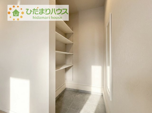 【収納】 | 取手市戸頭17期　新築戸建　1号棟 | シューズクロークは、レインコートやベビーカー、ゴルフバッグなど大きな荷物を置けるので、
いつでも玄関を綺麗に保てます(*^-^*)