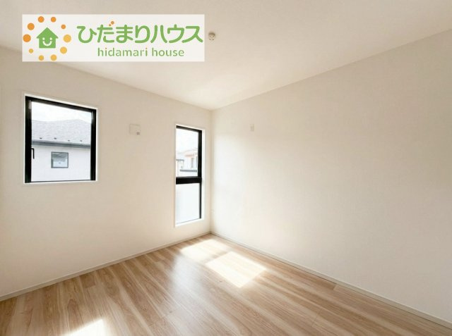 【洋室】 | 取手市戸頭17期　新築戸建　1号棟 | お掃除しやすく、清潔感を保てるのでダニも発生しにくいフローリング♪