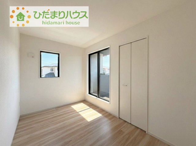 【洋室】 | 取手市戸頭17期　新築戸建　1号棟 | バルコニーに面していて、たっぷり光りの入る明るい子供部屋です！