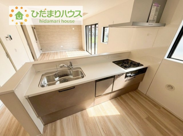 【キッチン】 | 取手市戸頭17期　新築戸建　1号棟 | 3口コンロでお料理する時間も短くなりそうですね(*‘∀‘)