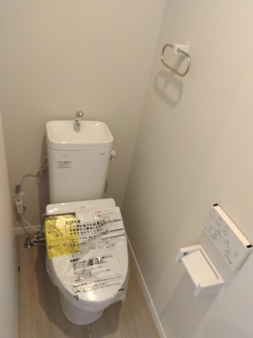 八戸市江陽１丁目のトイレ|２F：ウォシュレットトイレ

