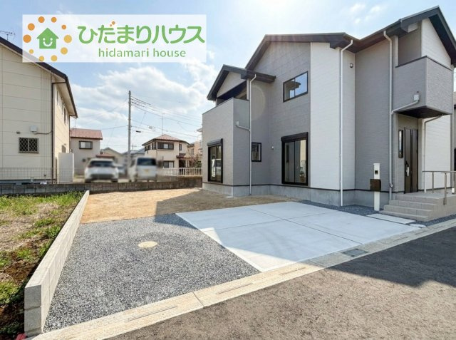 【駐車場】 | 取手市戸頭17期　新築戸建　2号棟 | ゆったりとしたカースペースで、ファミリーカーや軽自動車もラクラク駐車出来ますね♪
