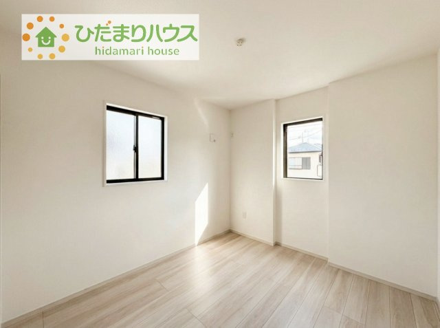 【洋室】 | 取手市戸頭17期　新築戸建　2号棟 | 2面彩光の明るい洋室♪