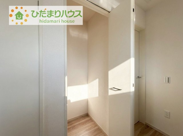 【収納】 | 取手市戸頭17期　新築戸建　2号棟 | 便利な廊下収納♪収納場所に困る掃除機や掃除用具はこちらへ！！