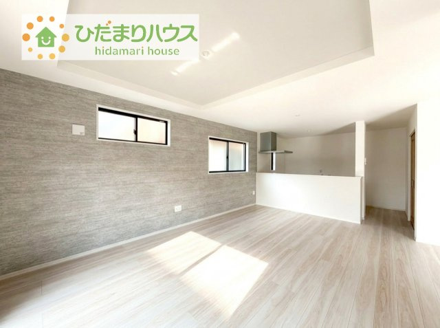 【居間・リビング】 | 取手市戸頭17期　新築戸建　2号棟 | お子様が元気に遊べる広々としたリビングです！