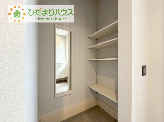 【収納】 | 取手市戸頭17期　新築戸建　2号棟 | シューズクロークは、レインコートやベビーカー、ゴルフバッグなど大きな荷物を置けるので、
いつでも玄関を綺麗に保てます(*^-^*)