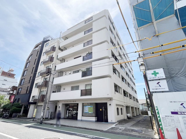 【現況写真】 | ネオハイツ千駄木 | 外観と前面道路の様子。～即日のご見学可能～　お問合せはお気軽にどうぞ。