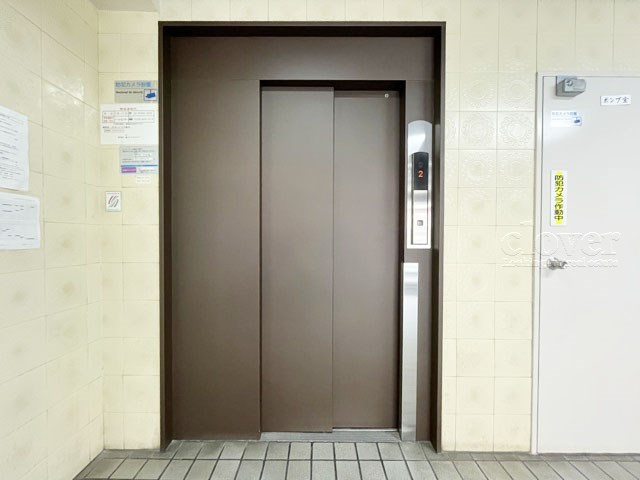 【設備】 | ネオハイツ千駄木 | バリアフリーの強い味方、エレベーターが設置されています。メンテナンスに手間と費用がかかる設備ですが、あるとないとでは大違い。～即日のご見学可能～　お問合せはお気軽にどうぞ。
