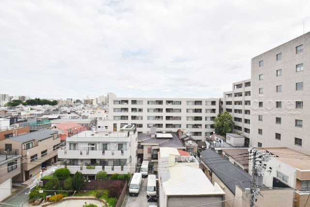【展望】 | ネオハイツ千駄木 | 眼前に広がる空の雄大さと、このお部屋の自慢の一つである「眺望」をご覧ください。毎日、この景色を独り占めできる新生活に夢が広がります。～即日のご見学可能～　お問合せはお気軽にどうぞ。