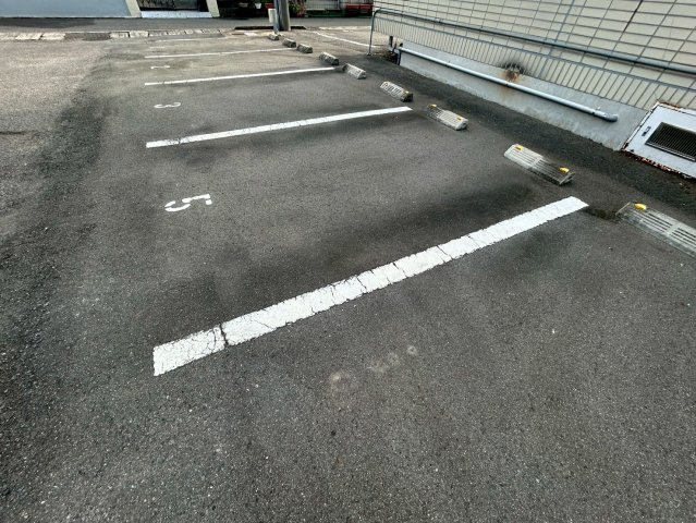 エクシア西条大町の駐車場