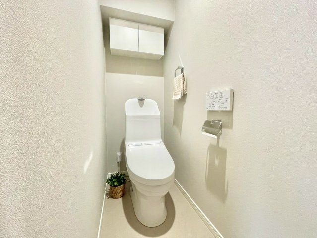 桜上水山森マンションのトイレ|ウォシュレット付きのトイレはいつも快適！

現地ご見学希望・資料請求などお気軽にお問い合わせ下さい！
03-5990-5201