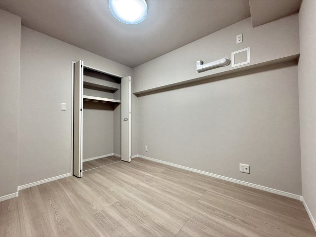 桜上水山森マンションの洋室|自分だけのプライベート空間。明るく温もりを感じることができる居室です。

現地ご見学希望・資料請求などお気軽にお問い合わせ下さい！
03-5990-5201