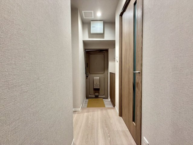 桜上水山森マンションの玄関|住む人や訪れる人を心地よく迎え入れてくれる玄関。

現地ご見学希望・資料請求などお気軽にお問い合わせ下さい！
03-5990-5201