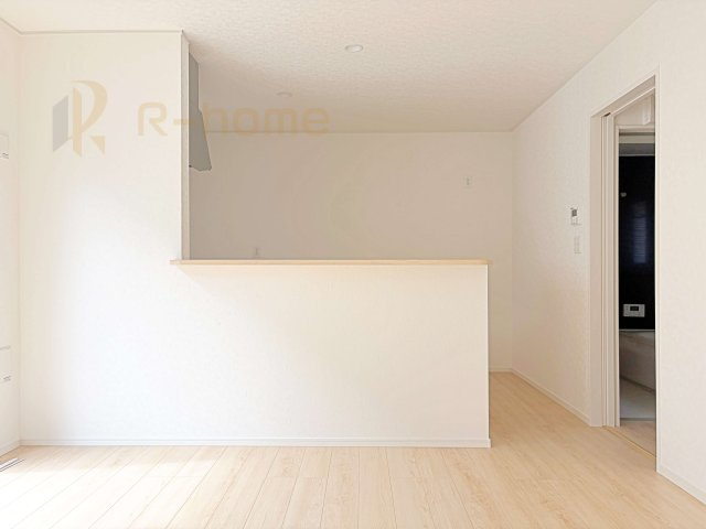 つくばみらい市伊奈東第12　新築戸建て　1号棟のキッチン|料理をしながら家族とコミュニケーションが取れる対面式システムキッチン。