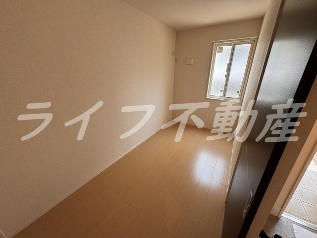 テェルツォラナの洋室|明るい洋室です