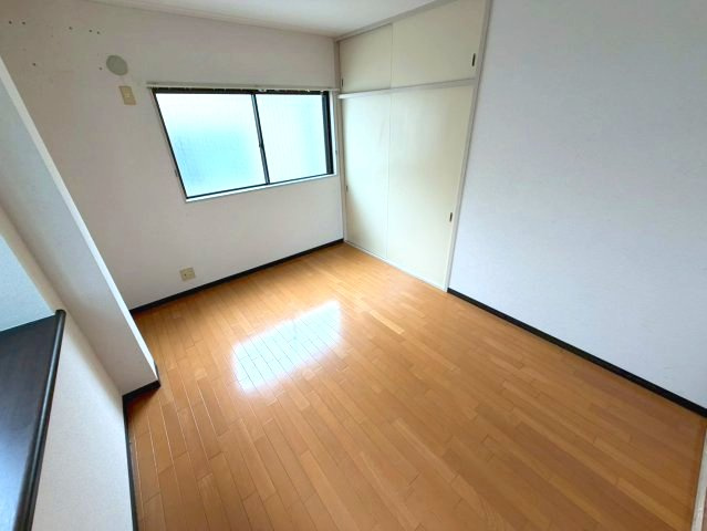 平成ハイツの洋室