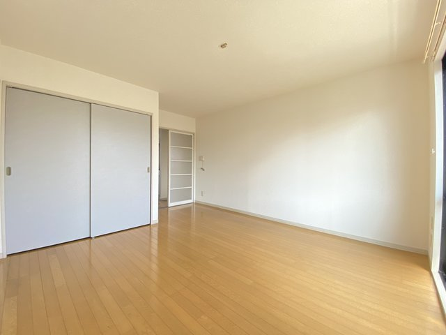 グレース萩野町　Ｂ棟の居間・リビング|写真は同建物の別のお部屋です。