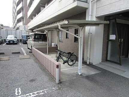 アスティア東山本の駐輪場