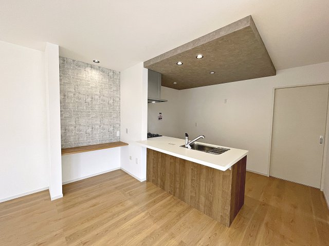 新築戸建・新築建売　太田市東矢島町　旭小学校・旭中学校のキッチン|カウンター越しに会話が弾み、家族とのつながりを感じられる対面キッチンです！