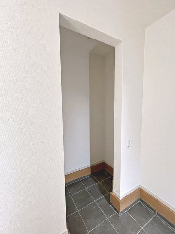 新築戸建・新築建売　太田市東矢島町　旭小学校・旭中学校の玄関|SIC付きなのでベビーカーやカー用品などの収納にも便利です！