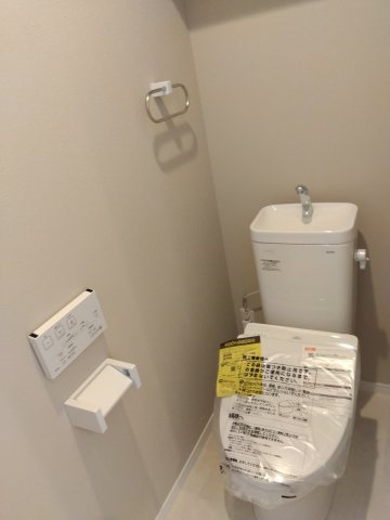 八戸市江陽１丁目のトイレ|２F：ウォシュレットトイレ