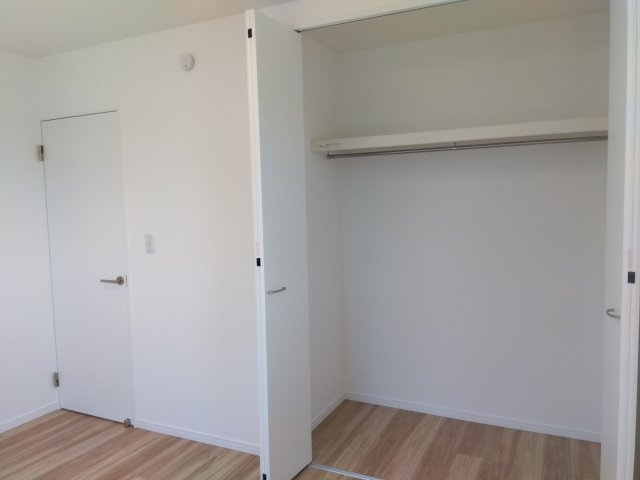 八戸市江陽１丁目の収納|２F洋室：大容量クローゼット
