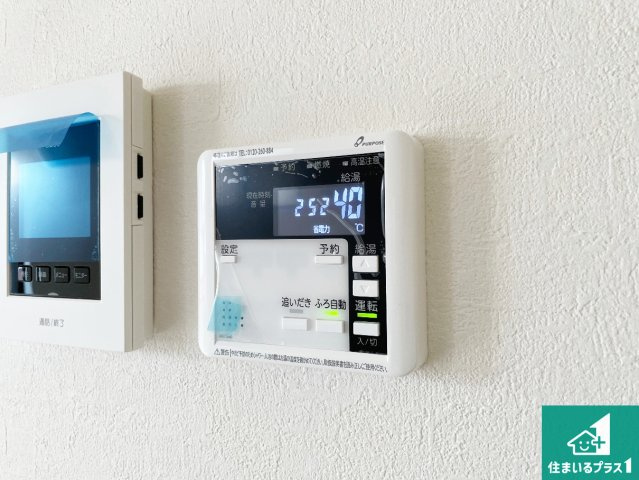 宝塚市中山五月台　第4期　新築一戸建ての発電・温水設備|給湯器リモコン（LDK側）ボタン一つでお風呂のお湯はり・追い炊き可能！便利な呼び出し機能付き！表示文字が大きく読みやすい有機ＥＬを採用！どの角度からも見やすくなっています。
