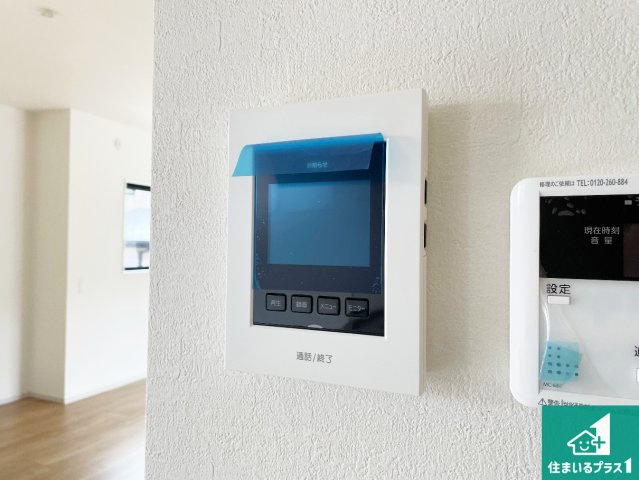 宝塚市中山五月台　第4期　新築一戸建ての防犯設備|カラーモニターインターホン！声だけでなく来訪者の姿や顔がモニターで確認できるので、小さなお子様がいらっしゃるご家庭でも安心できます！
