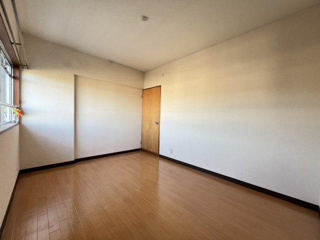 ブライトマンションの洋室