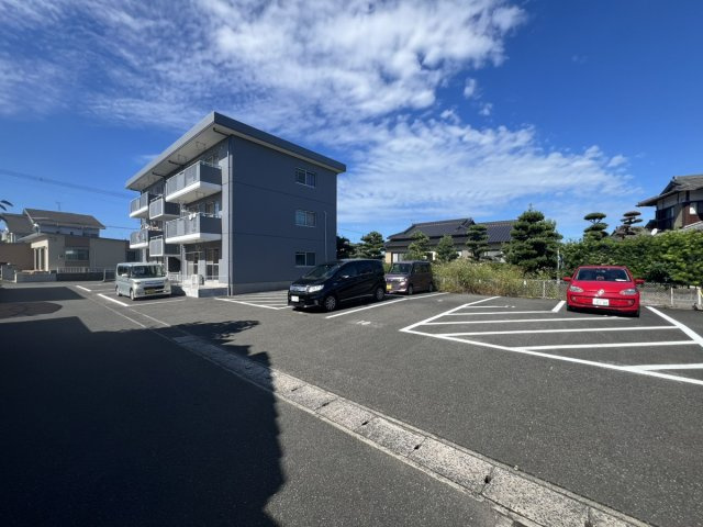 ブライトマンションの駐車場