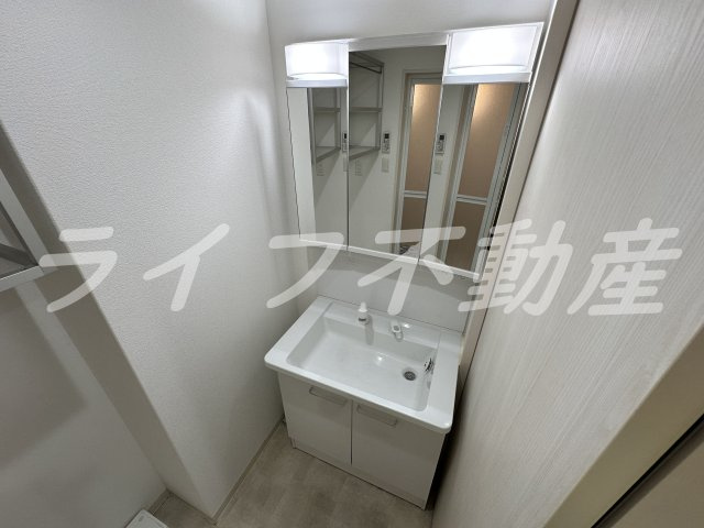クリエオーレ小若江の独立洗面台|朝の身支度には欠かせない独立洗面化粧台