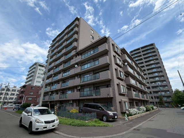 ファミール豊平公園ステーションガーデンの外観