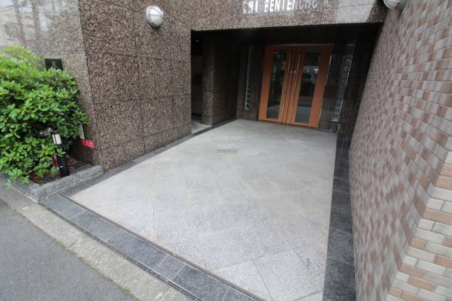 【エントランス】 | リーガル弁天町2