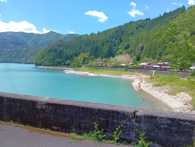 売土地　静岡市葵区井川の周辺|物件の目の前には井川湖が広がります。澄んだ空気と豊かな自然に囲まれた静かなロケーション。