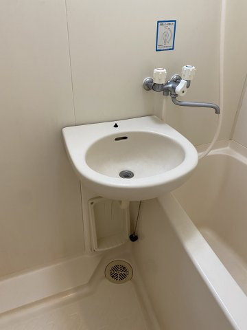 浴室内に洗面台あり！