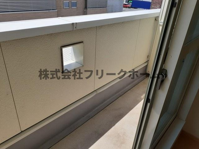 武蔵野市境南町５丁目のアパートのバルコニー