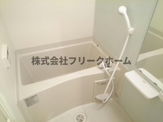 武蔵野市境南町５丁目のアパートの浴室