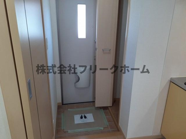 武蔵野市境南町５丁目のアパートの玄関