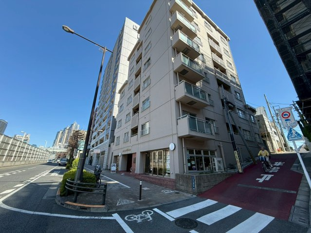 朝日プラザ代々木山手の外観|迫力のあるシックな外観が特徴のマンション。

現地ご見学希望・資料請求などお気軽にお問い合わせ下さい！
03-5990-5201
