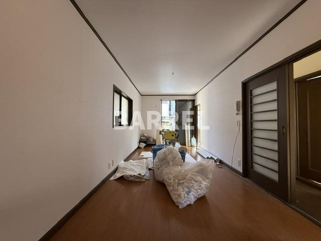 服部本町貸家の居間・リビング