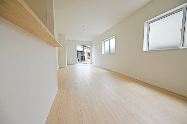 クレイドルガーデン伊丹市千僧2丁目新築一戸建て｜4LDK＋駐車2台可の居間・リビング|家具を配置しやすい形状のリビングは実際の生活をイメージできるのが◎お気に入りの家具でコーディネートを楽しんでみてはいかがですか