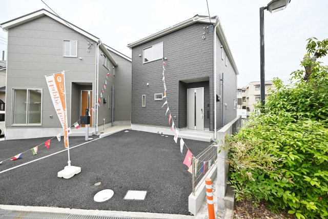 クレイドルガーデン伊丹市千僧2丁目新築一戸建て｜4LDK＋駐車2台可の外観|阪急伊丹「伊丹」駅徒歩17分、全2区画の分譲地が誕生しました。完成済みですので、いつでも室内見学して頂けます。見学をご希望の方はお気軽にお問い合わせください。