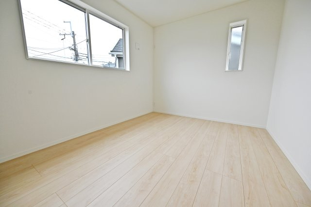 クレイドルガーデン伊丹市千僧2丁目新築一戸建て｜4LDK＋駐車2台可の洋室|2階洋室（6帖）
ウォークインクロゼット付なのでお部屋をスッキリと片付けできます。
