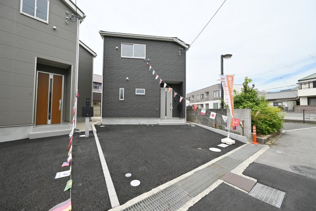 クレイドルガーデン伊丹市千僧2丁目新築一戸建て｜4LDK＋駐車2台可の外観|1号棟外観です。見学をご希望の方はお気軽にお問い合わせください。