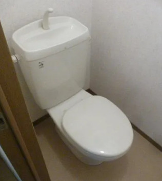 調布市布田５丁目のアパートのトイレ